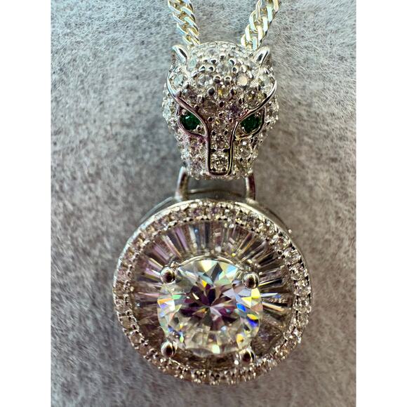 None and/or Unknown Jewelry - NEW - Exquisite AU750 Jaguar Moissanite Pendant + Chain